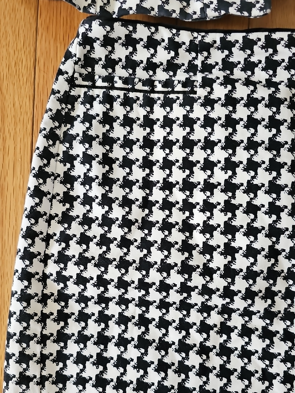 White House Black Market Black and White Houndstooth Suit Skirt - Picture 6 of 11